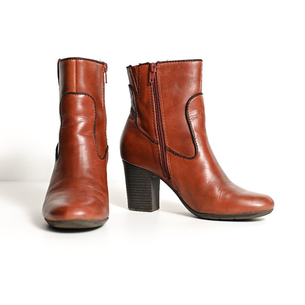 Clarks "Stroll Vine" Mid Heel Boots - size 6.5